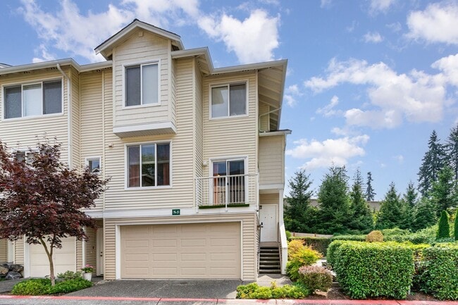 Building Photo - Available Now – Spacious 3-Bedroom Townhom... Rental
