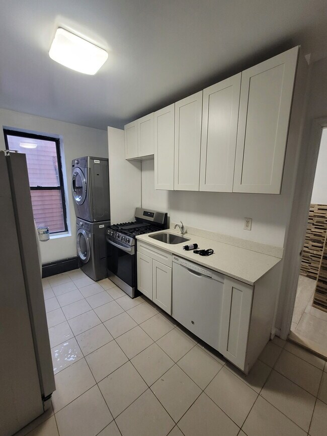 2126 Newtown Ave Unit 21-26 newtown ave apt 2