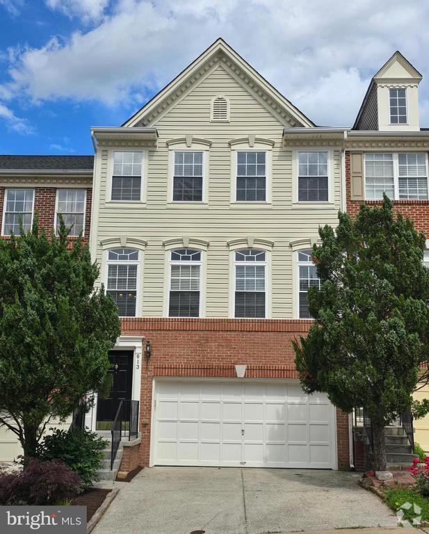 Building Photo - 613 Howitzer Terrace NE Rental