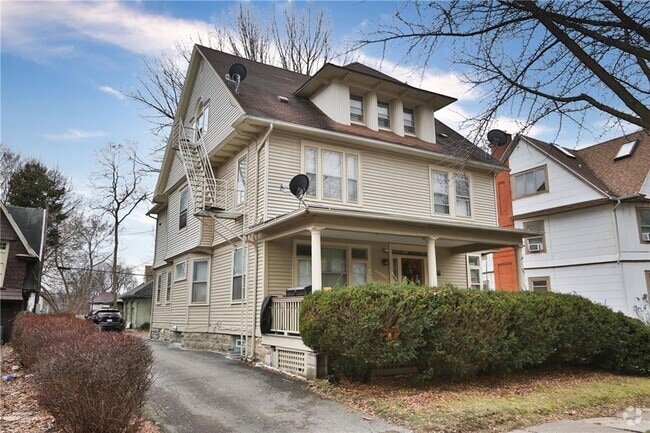Building Photo - 195 Harvard St Unit 2 Rental