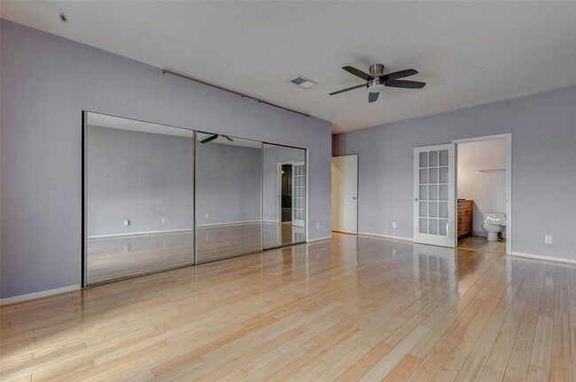 Building Photo - 3800 Tanglewilde St Unit 102
