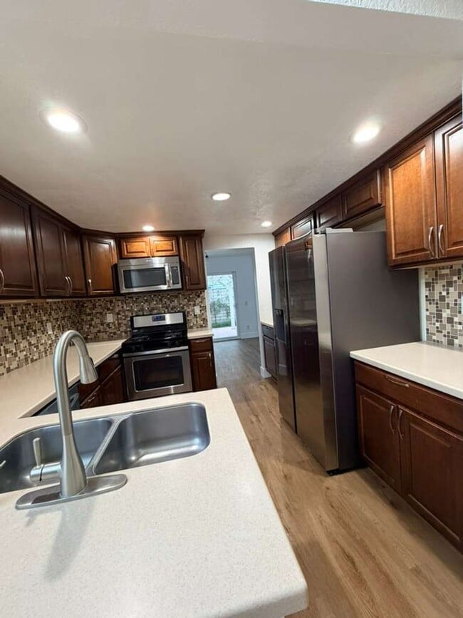 Photo - Freshly Updated End-Unit Townhome in the Gated Community of Vista Valencia