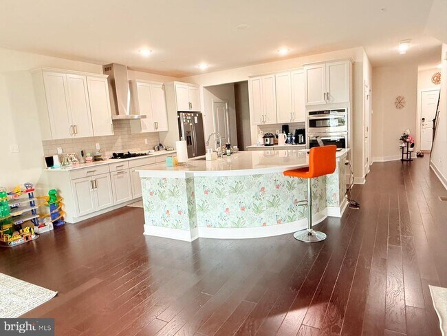 Photo - 161 Livingston Ln