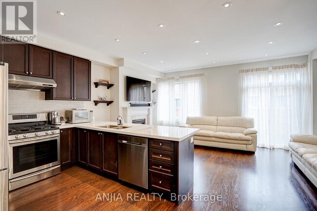 Photo - 25 Collier Crescent