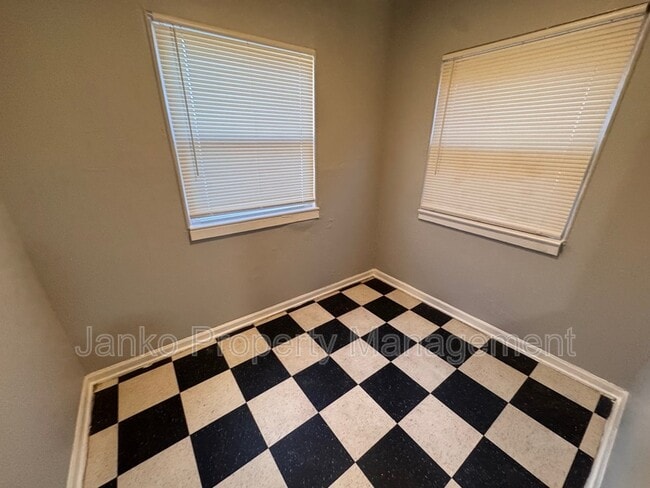 Photo - 5903 W Huron St