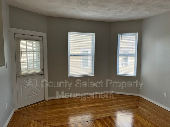 Photo - 118 Eastern Ave Unit #2