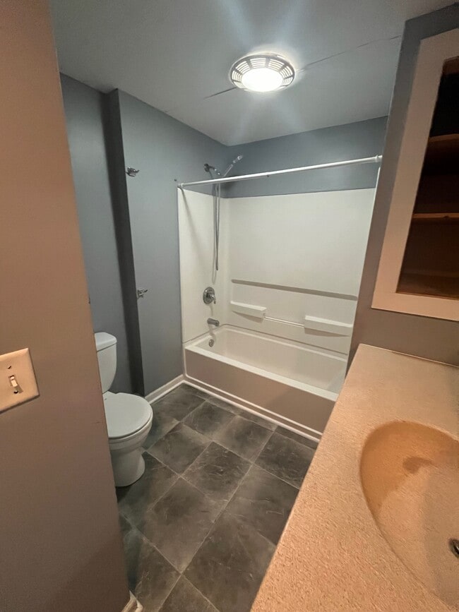 Photo - 38. W. University Street Unit B