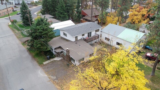 Building Photo - Charming 3 Bedroom 2 Bath House Near EWU!!