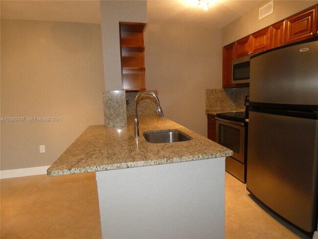 Photo - 2841 N Oakland Forest Dr Unidad 207