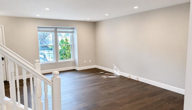 Charming Three-Bedroom Townhome in a Prime Ashburn Location