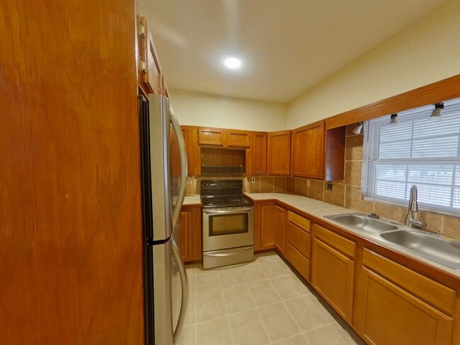 Photo - 411 S Poplar St
