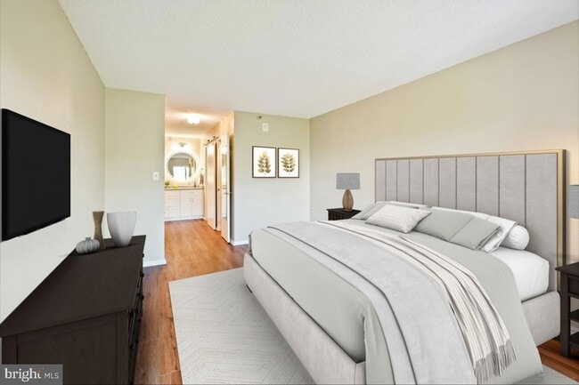 Photo - 15101 Interlachen Dr Unidad 722