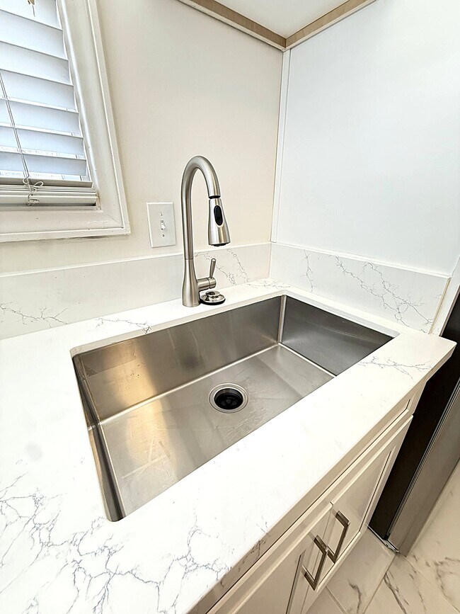 Photo - 1721 N Glenoaks Blvd