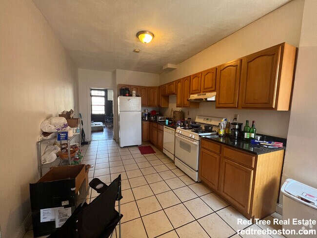 Building Photo - 1905 Beacon St Unit 2F Rental