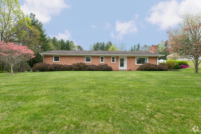Building Photo - 3BR/2BA Home with Detached Garage – Fletch...
