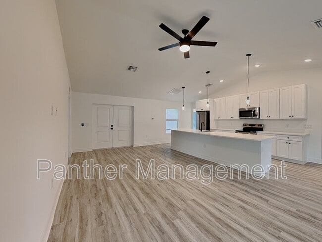 Building Photo - 220 NE 31st Terrace Rental