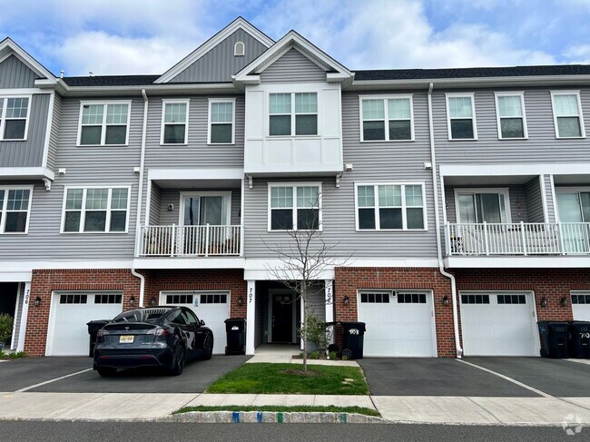 Building Photo - 707 Greenland Square Rental