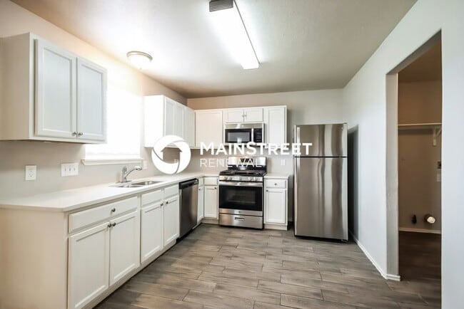 Photo - 3 Bedroom Pet-Friendly Home in Humble, TX with Main Street Renewal