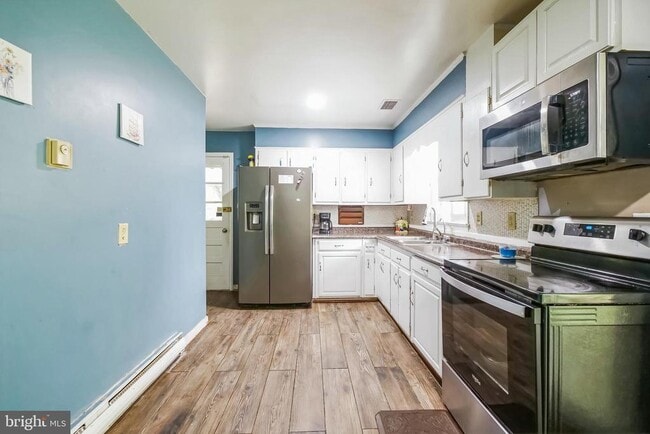 Photo - 323 RUSSELCROFT Rd