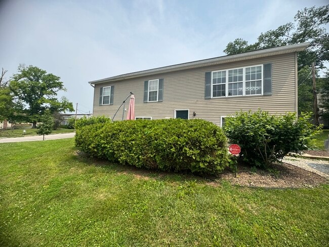 Photo - 201 E 19th St