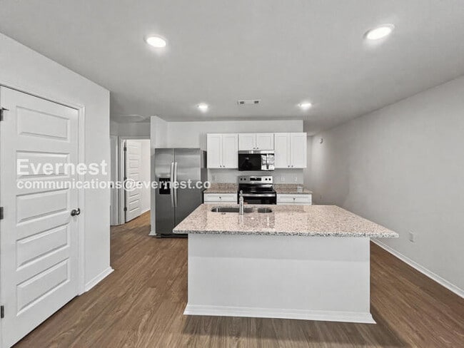 Photo - 440 Moonlight Cove