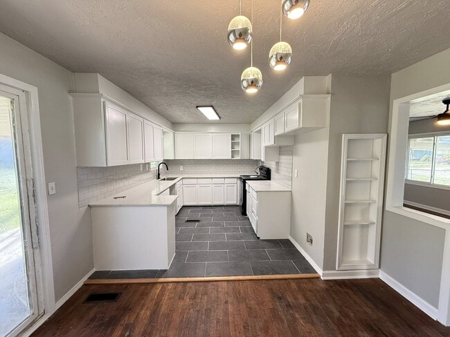 Photo - 532 Showalter Dr