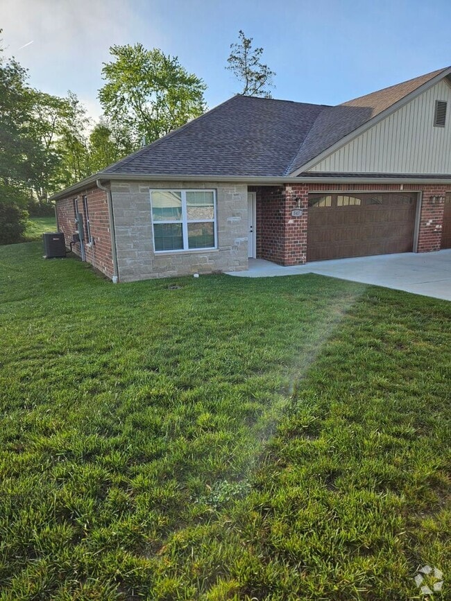 Building Photo - Villas at Windsor Lane Unit 547 Windsor Lane Rental