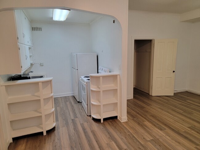 Photo - 1338 Main St Unit 8