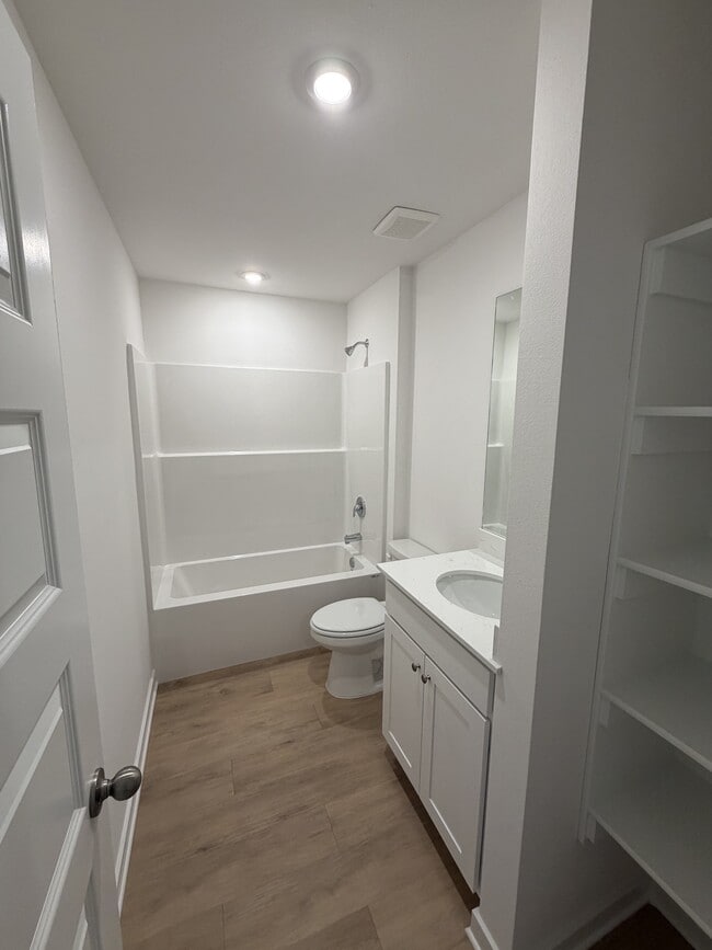 Photo - 562 Arizona St