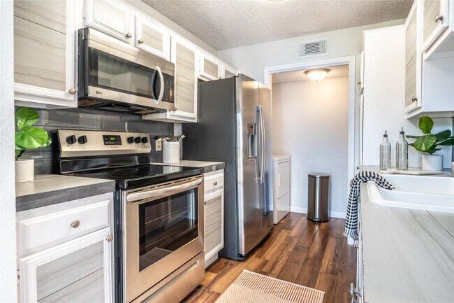 Photo - 8411 Sands Point Dr Unidad True