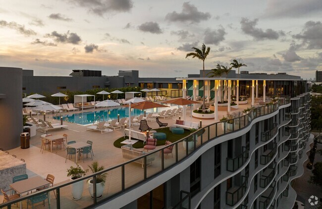 Rooftop Pool Deck - The Boulevard Rental