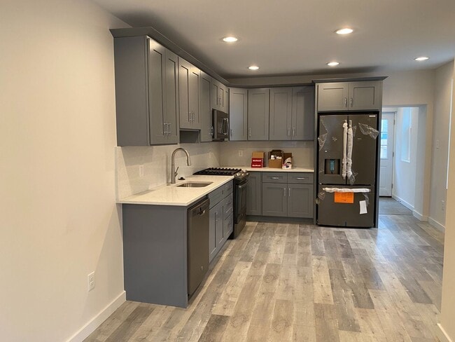 Building Photo - Remodeled Home - Fishtown