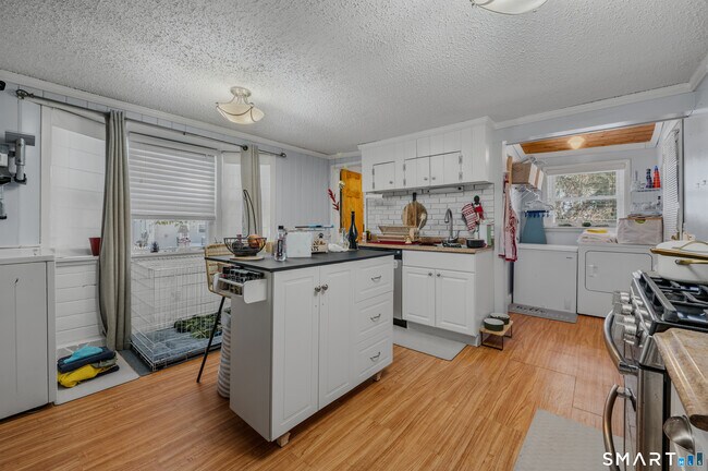 Photo - 349 Naubuc Ave Unidad A