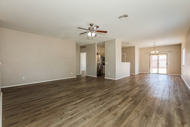 Photo - 1733 E Silversmith Trail