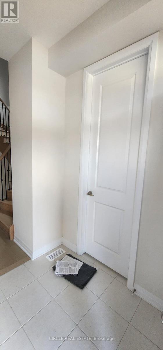 Photo - 253 Dingman St