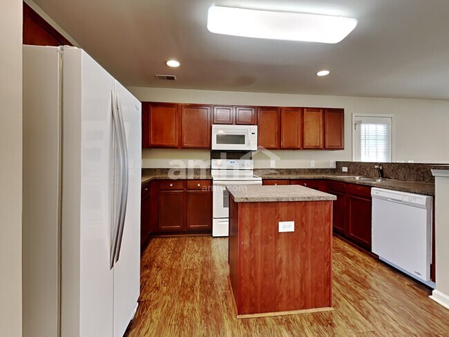 Photo - 212 Briarbend Rd