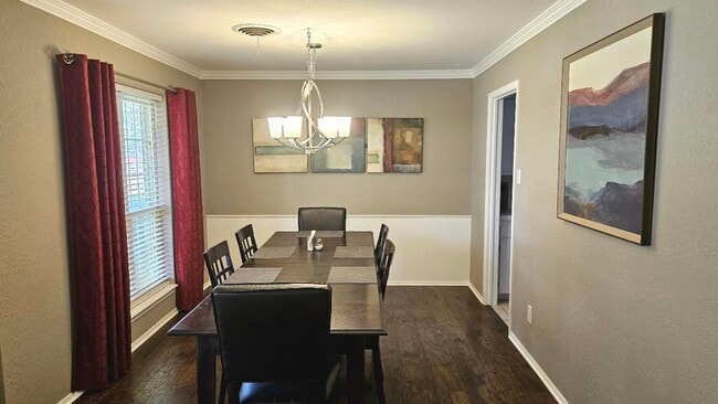 Photo - Fully furnished 4-bed, 2.5-bath