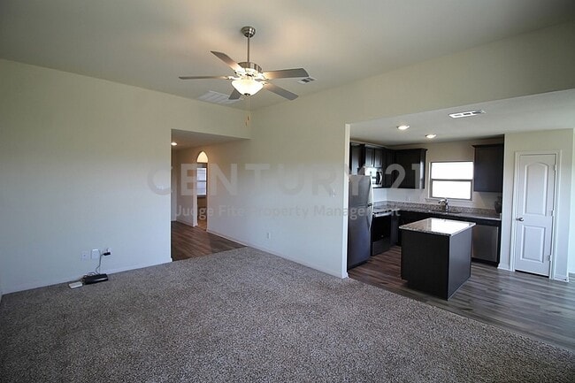 Photo - Charming 3/2/2 in Venus For Rent!