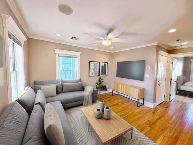 Building Photo - 37 Fenton St Unit 2