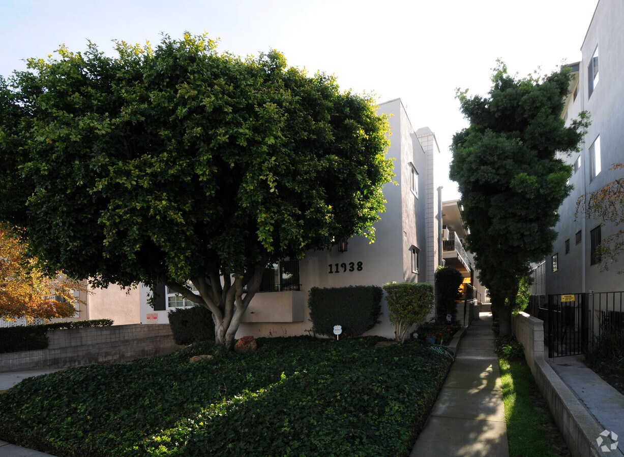 Photo - 11938 Mayfield Ave