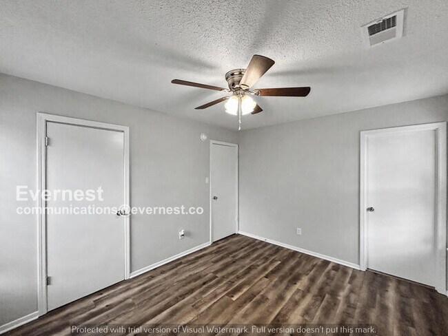 Photo - Limited Time Special Offer / 3 Bed, 2 Bath Home with Fenced Yard / Pet-Friendly / Available Now!