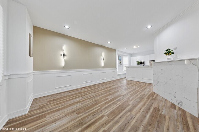 Photo - 6630 S Drexel Ave