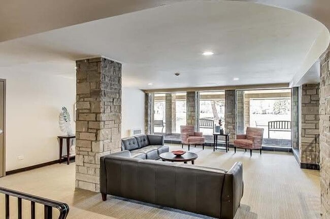 Photo - 2500 Windsor Mall Unit 2D