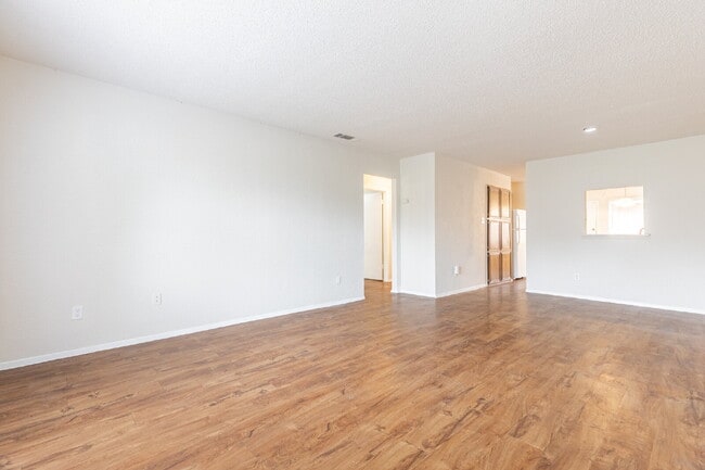Photo - 323 W William Cannon Dr