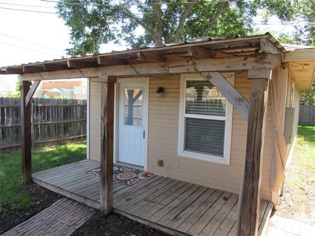Building Photo - 1320 Linden Dr Rental