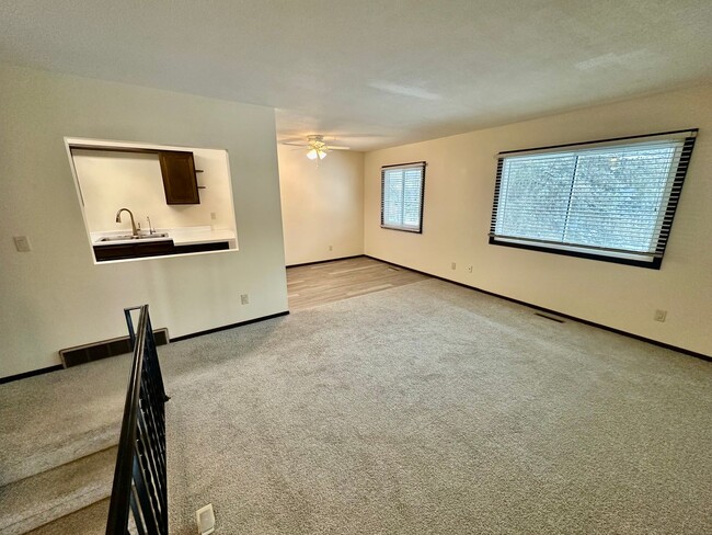 Photo - Elegant Townhome Living in a Prime Eagan Location!!