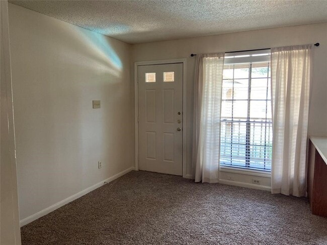 Photo - 1311 Antoine Dr Unidad 184