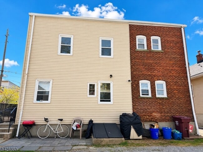 98 E Centre St