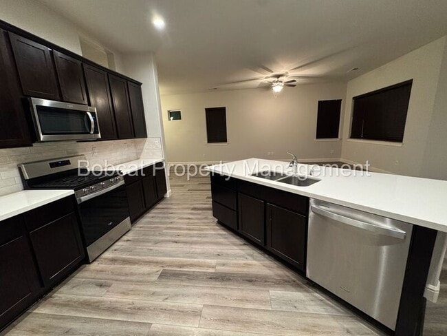 Photo - 925 Cranfield Ct