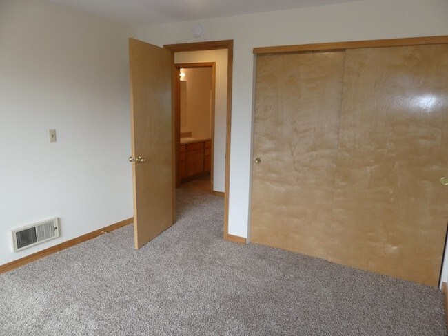 Come see this adorable Sandy Duplex!